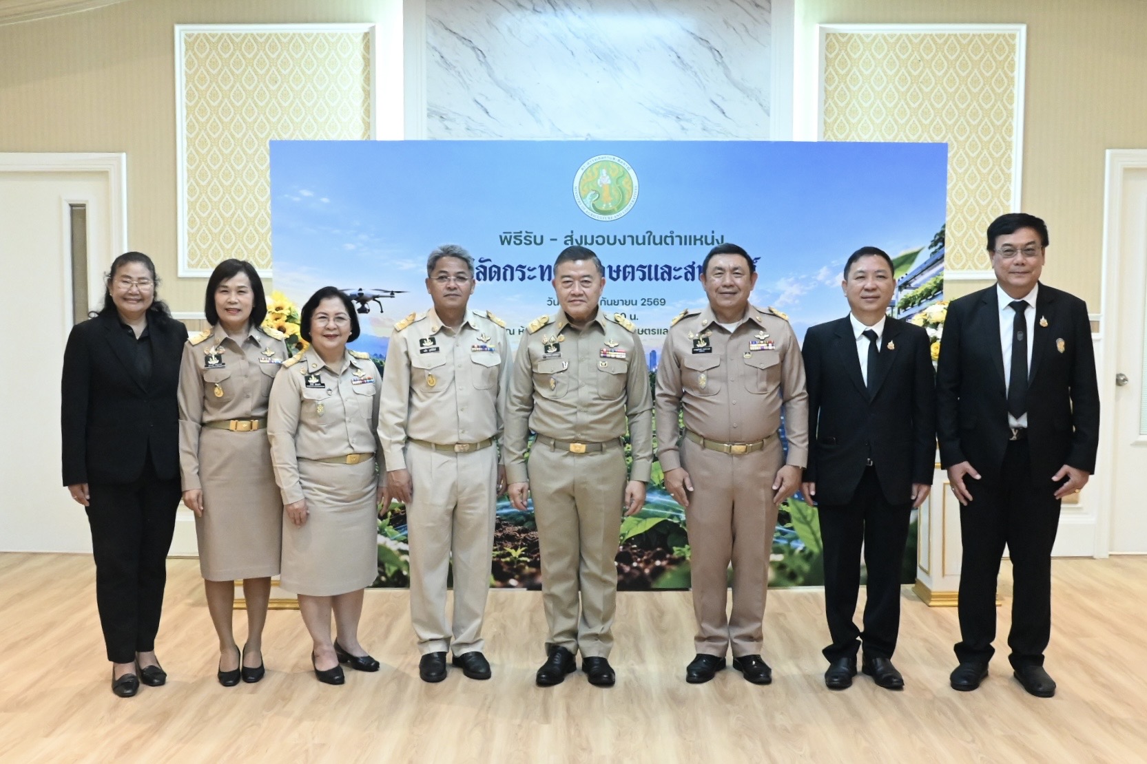 title - ผู้บริหาร ส.ป.ก.ร่วมเป็นสักขีพยานในพิธีรับ - ส่งมอบงานในตำแหน่งปลัดกระทรวงเกษตรและสหกรณ์อย่างเป็นทางการ
